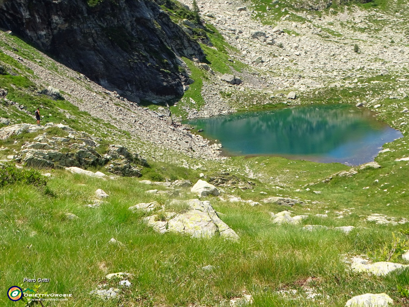 41 Disceso lungo ghiaione pietroso ecco il Lago dei Curiosi.JPG